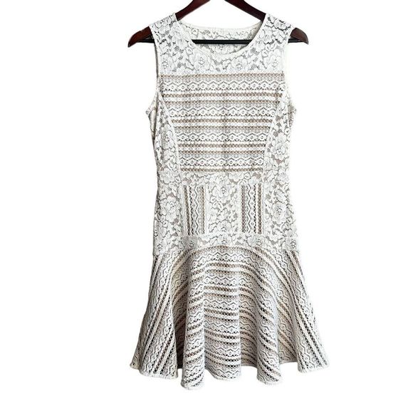 BCBGMAXAZRIA JALINA SLEEVELESS LACE DRESS White Nude Size Medium Cocktail Party - Picture 1 of 6